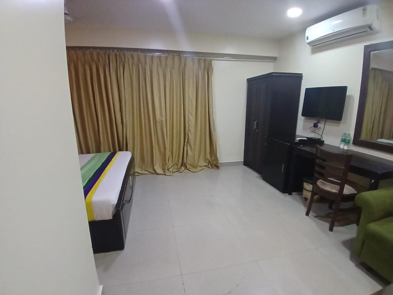 Blossoms Room The Plaza-Luxury Collection- Lakdikapul Hyderabad Exterior foto