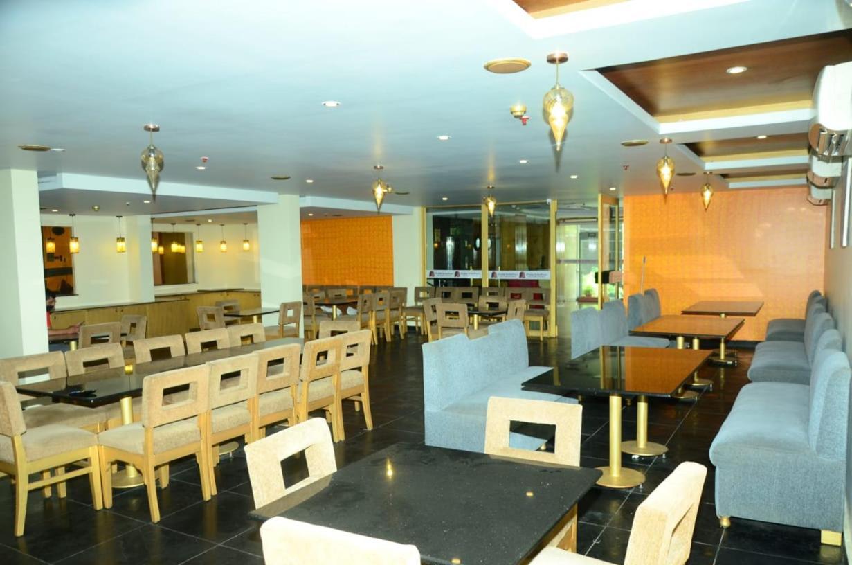 Blossoms Room The Plaza-Luxury Collection- Lakdikapul Hyderabad Exterior foto