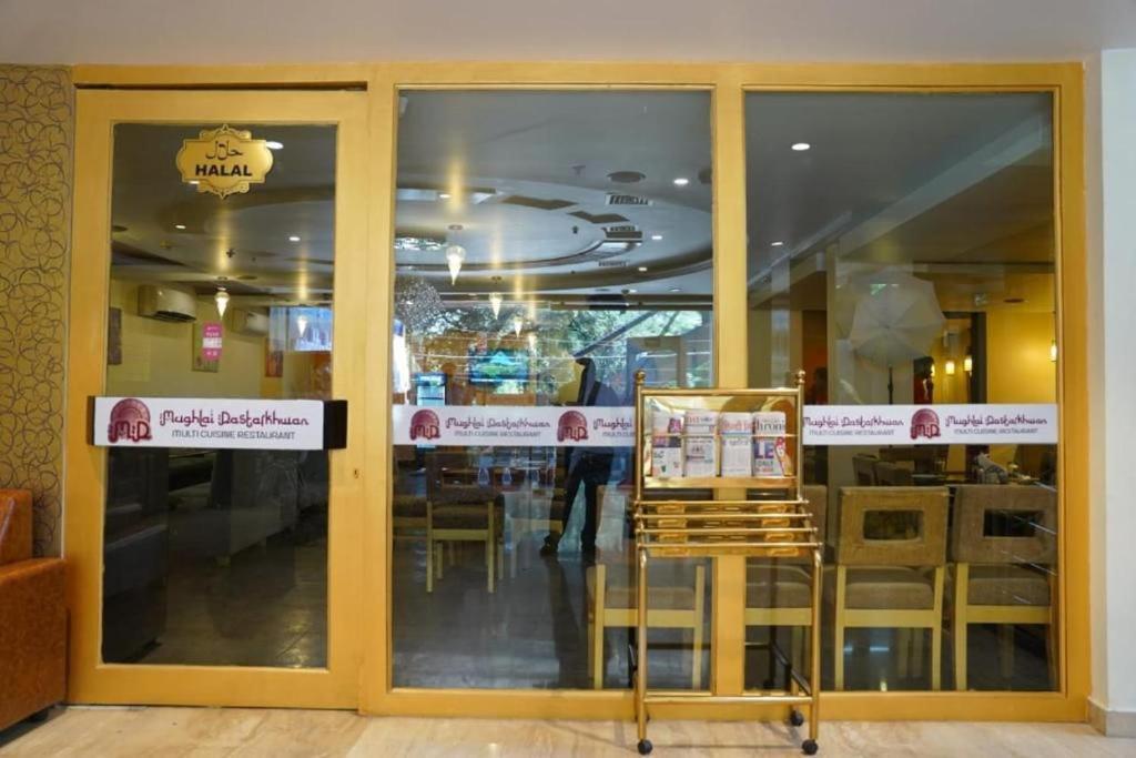 Blossoms Room The Plaza-Luxury Collection- Lakdikapul Hyderabad Exterior foto
