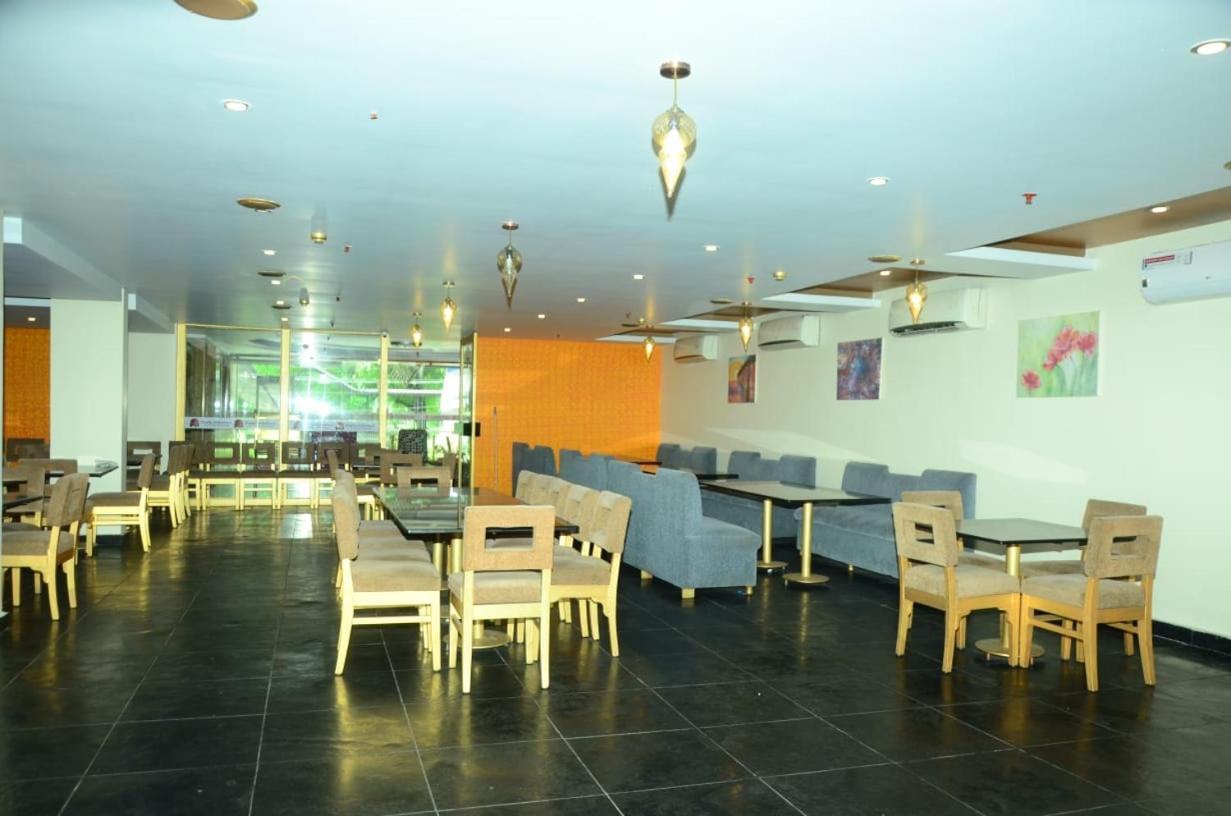 Blossoms Room The Plaza-Luxury Collection- Lakdikapul Hyderabad Exterior foto