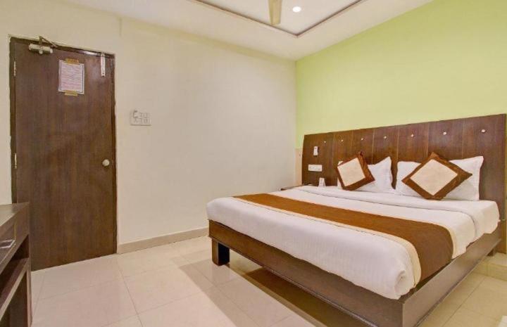 Blossoms Room The Plaza-Luxury Collection- Lakdikapul Hyderabad Exterior foto